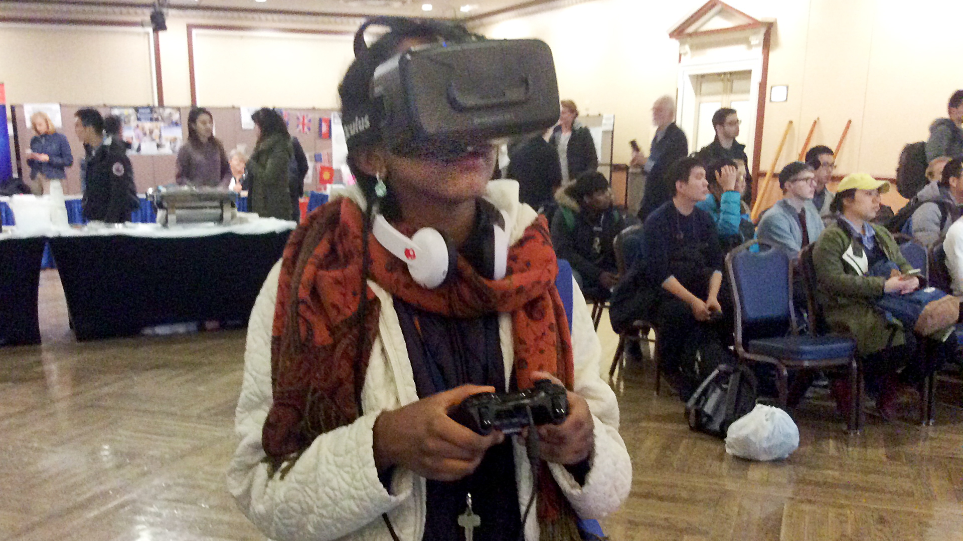 VERL exhibit gives visitors a taste of virtual reality during Engineering Undergrad Research Resource Fair