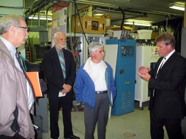 Prof. Ruzic explains his research to a group of visiting alumni.