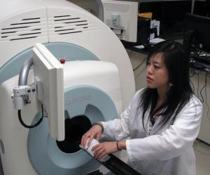 Joanne Li works in the laboratory.