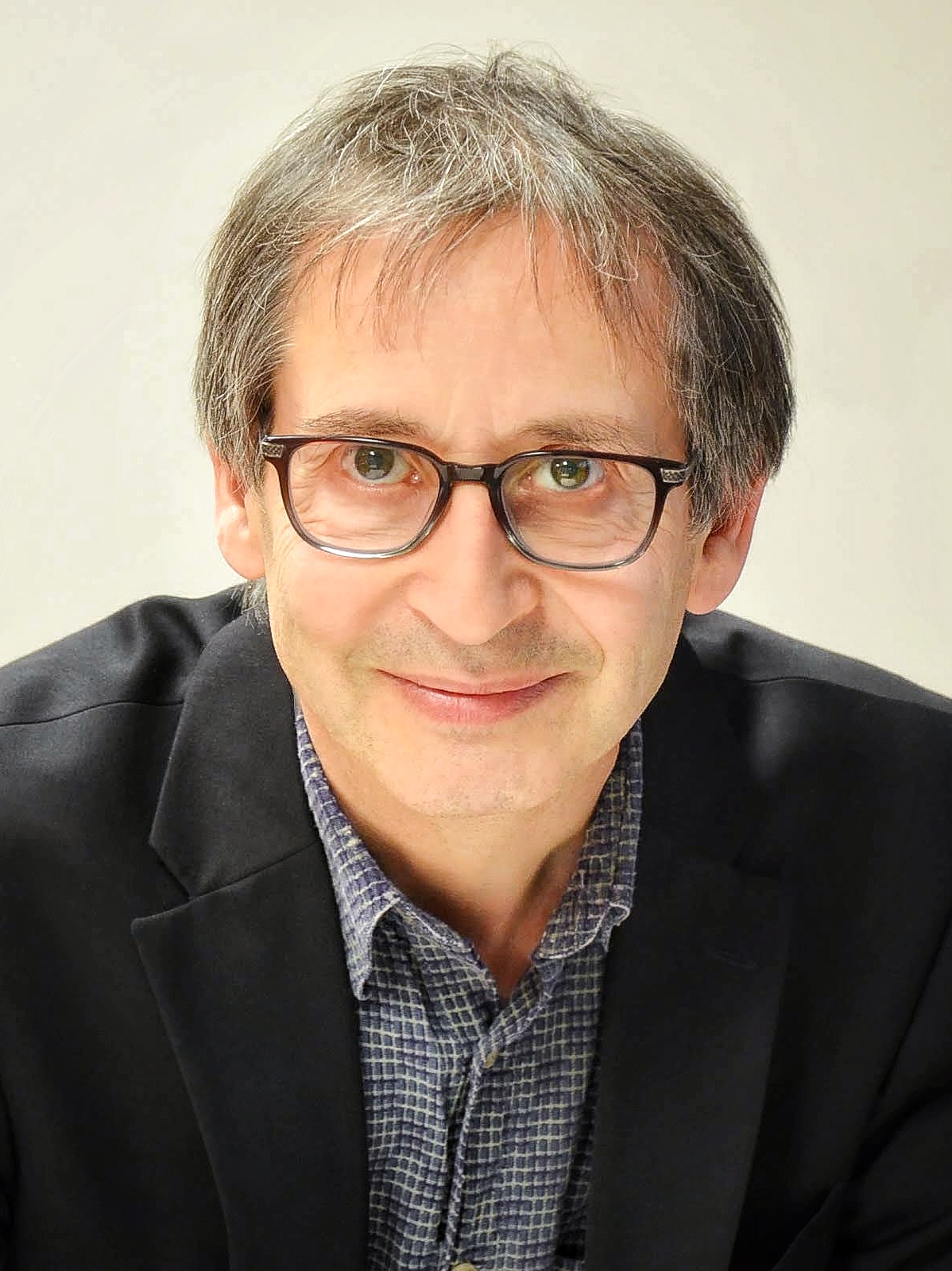 Swanlund物理学教授Nigel Goldenfeld