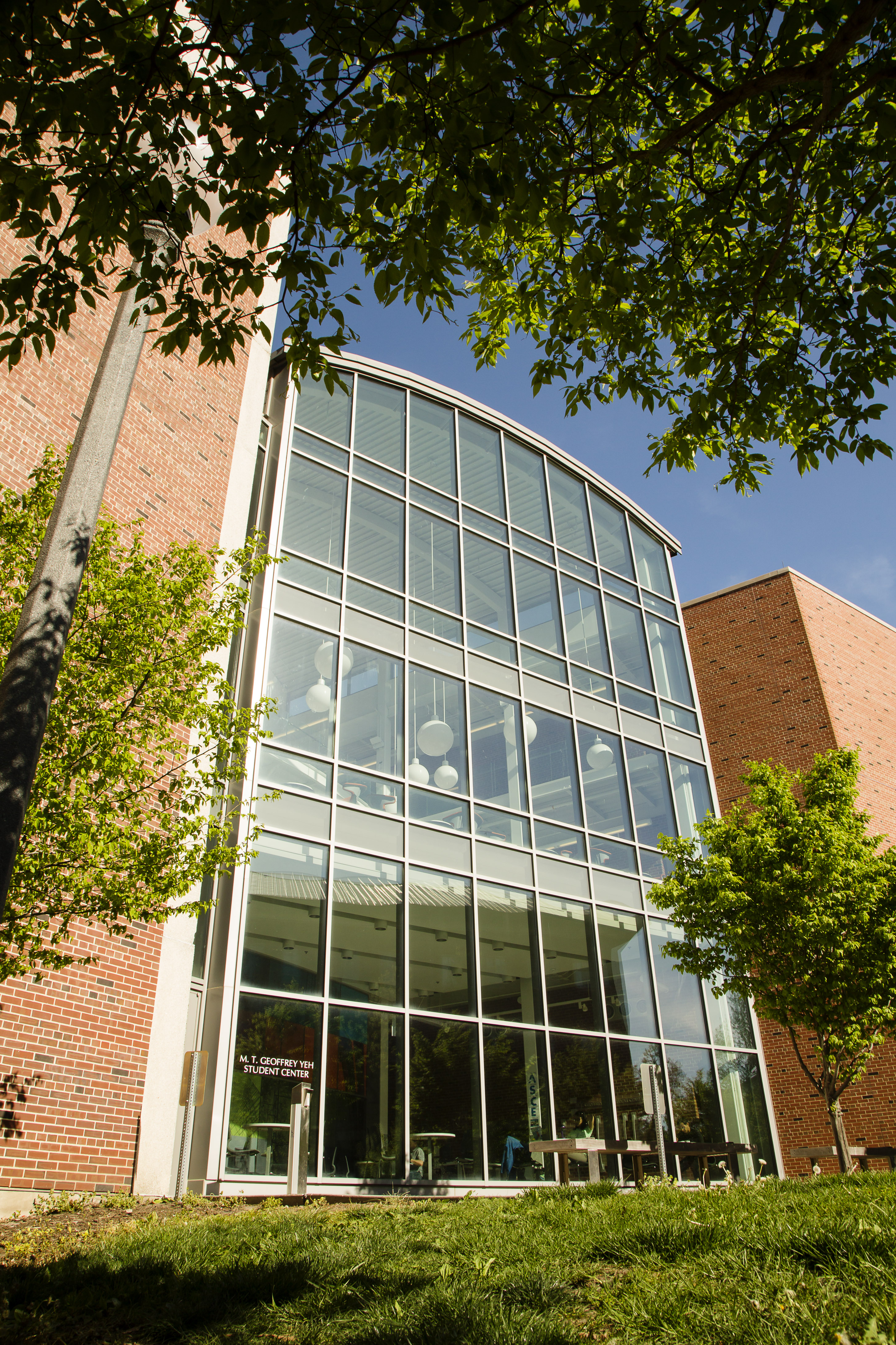 Newmark Civil Engineering Laboratory and M.T. Geoffrey Yeh Center